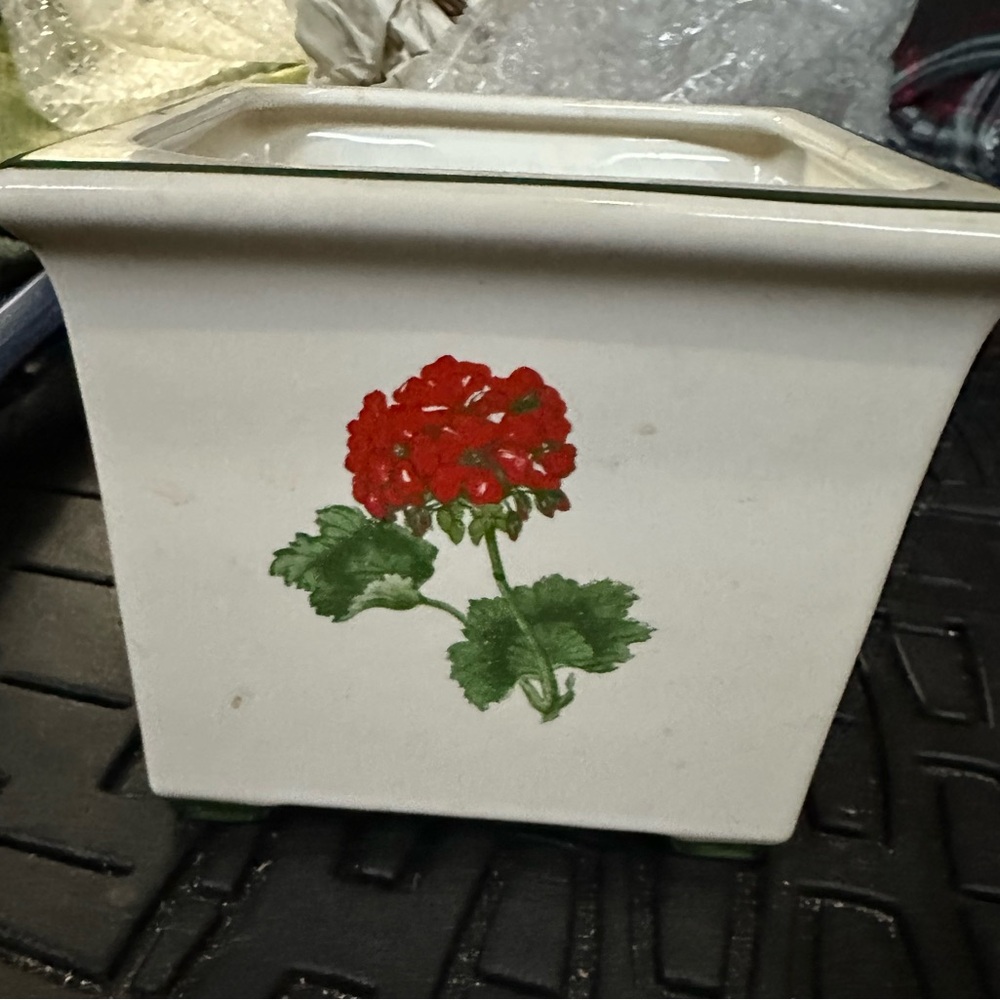 Geranium Planter - Picture 2 of 4